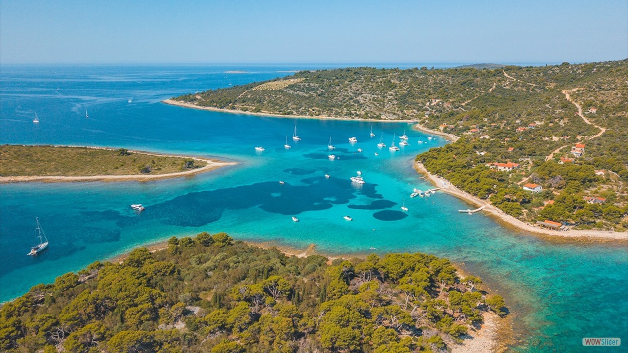 Blue_lagoon_private_tour_low_price_boat