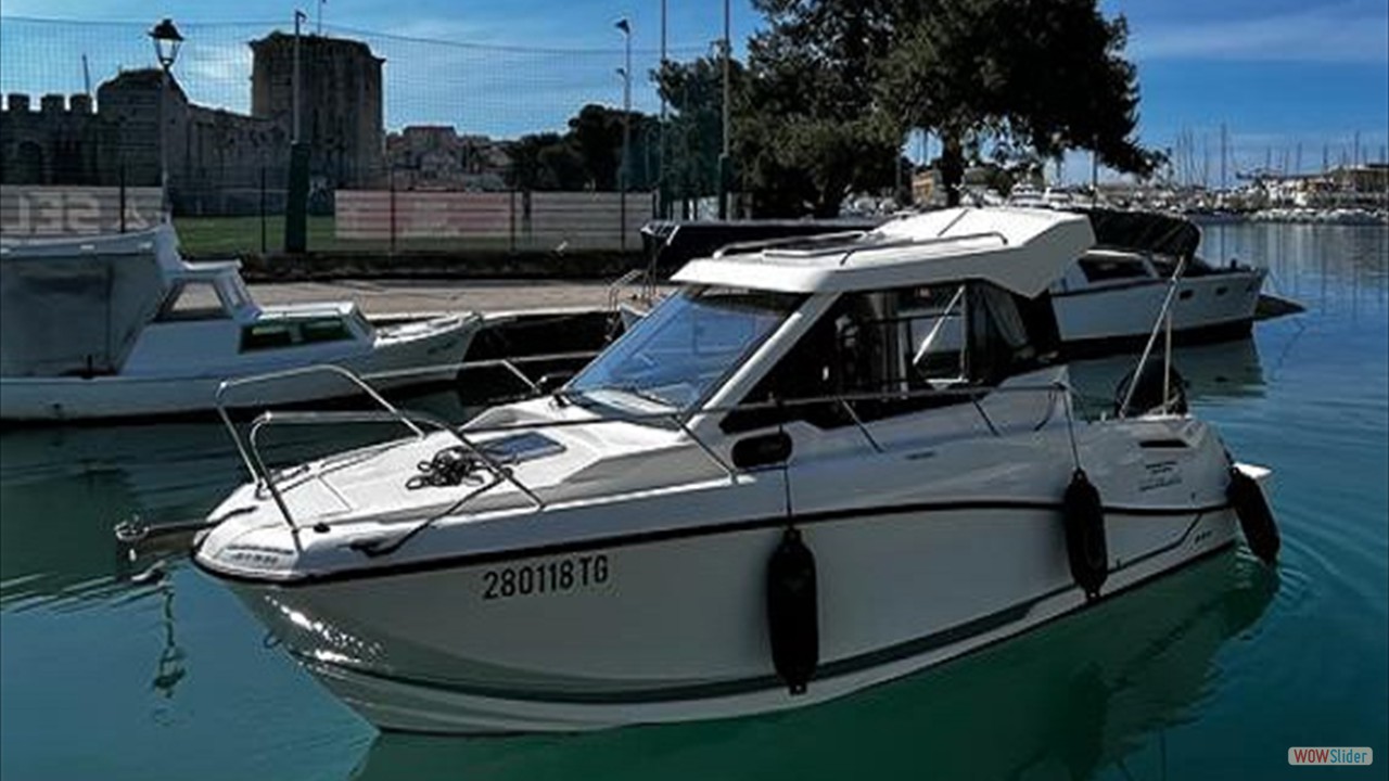 Quicksilver weekend cabin charter trogir